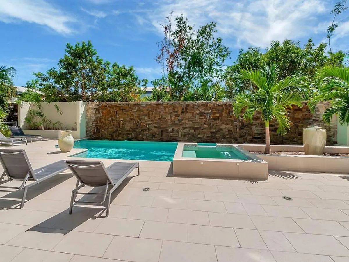 Pool View City Centre Apartment 206 Cairns