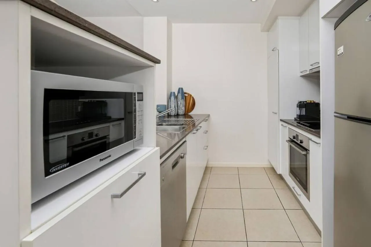 Pool View City Centre Apartment 206 Cairns