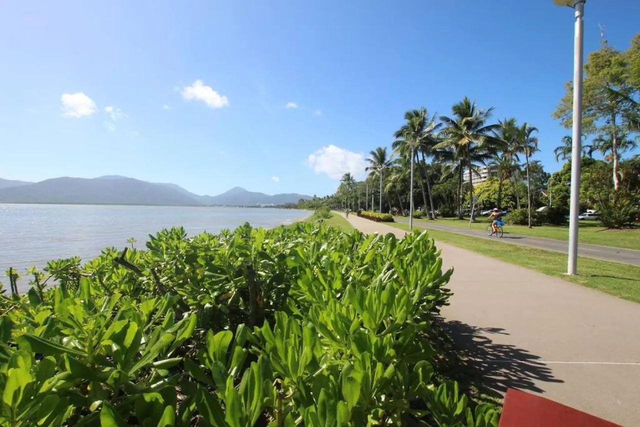 Pool View City Centre Apartment 206 Cairns