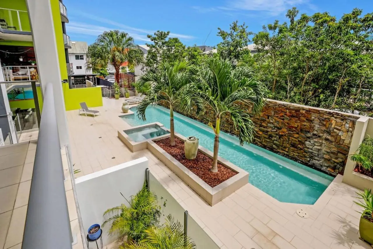 Pool View City Centre Apartment 206 Cairns
